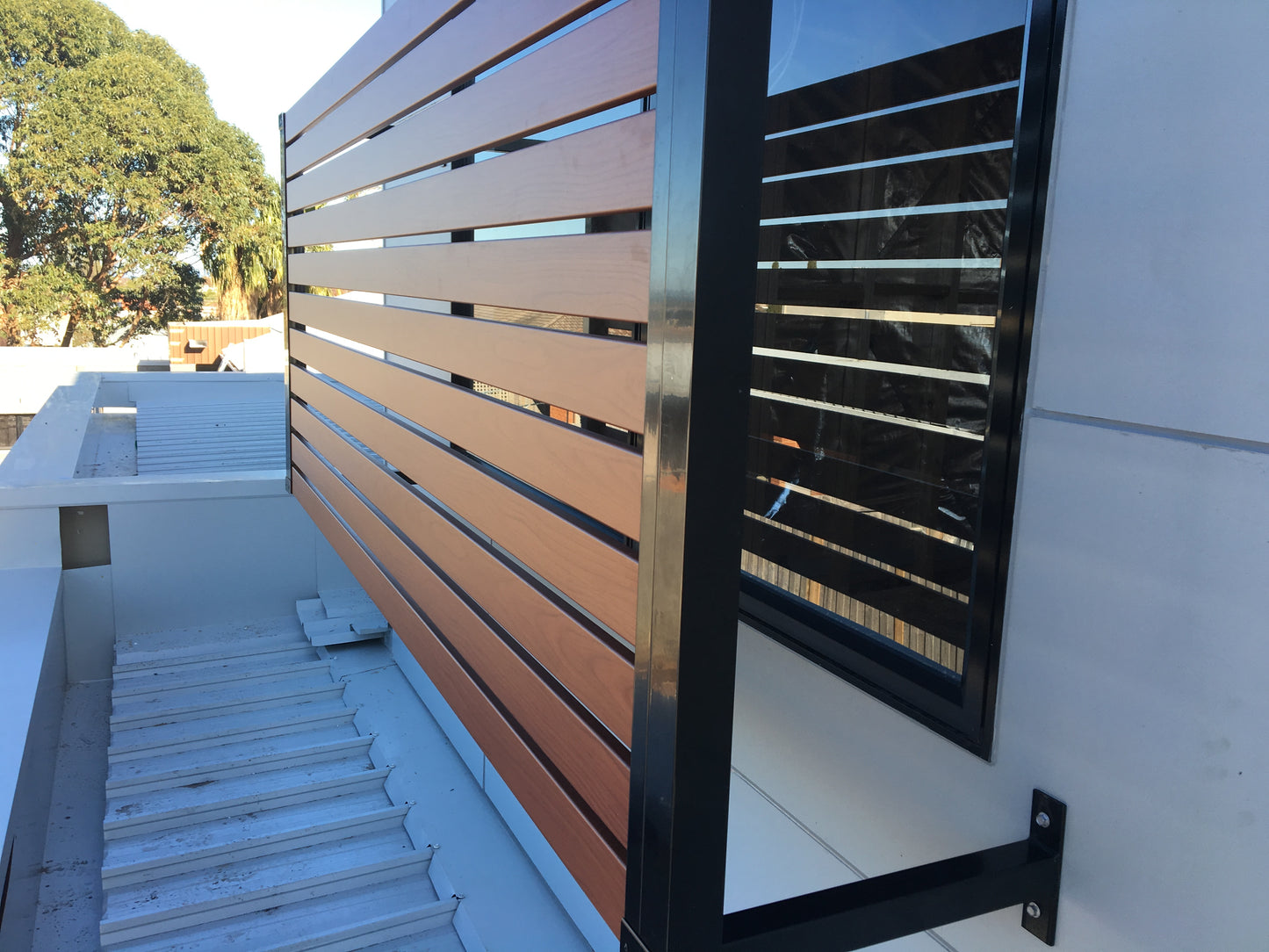 L-Shaped Privacy Screen Wall Bracket