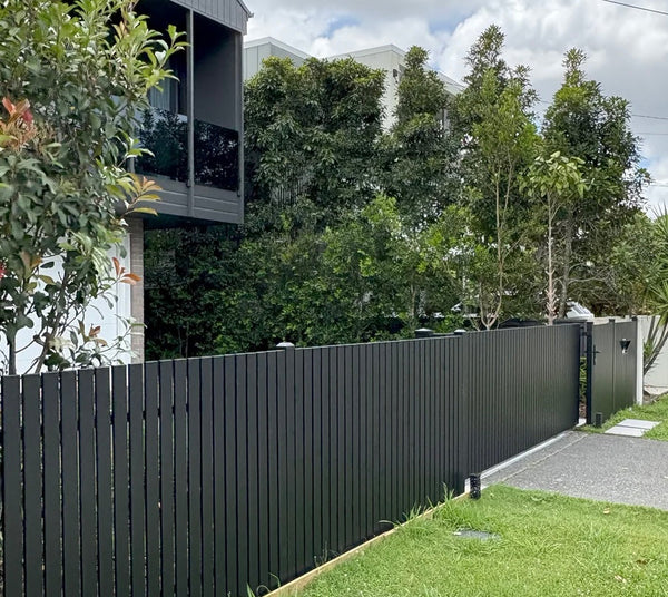Aluminium Mini Picket Sliding Gate Package – Alumatin Screens